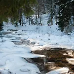 Mountain By The River - Base Camp Medvedin Campingplads Špindlerŭv Mlýn