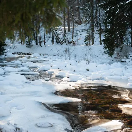 Mountain By The River - Base Camp Medvědín Kemp Špindlerŭv Mlýn