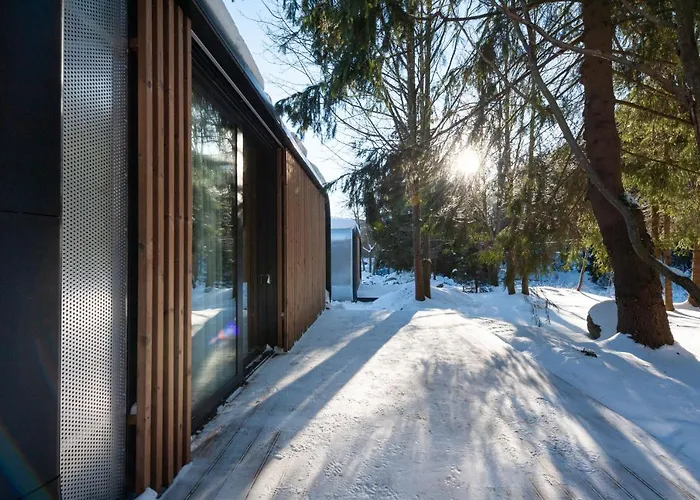 营地 Mountain By The River - Base Camp Medvedin