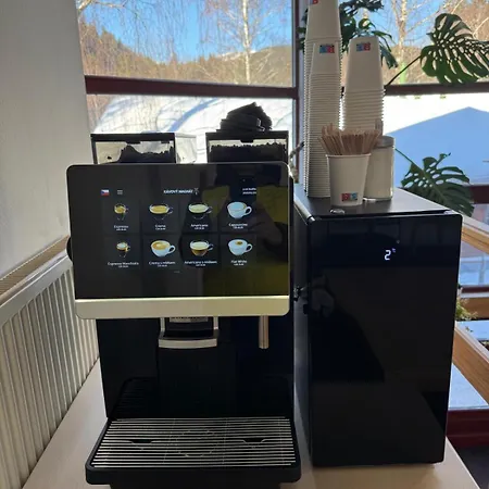 Mountain By The River - Base Camp Medvedin Camping Špindlerŭv Mlýn